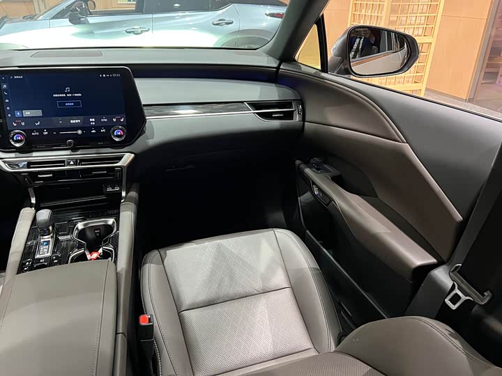 Фото 16 - Lexus RX