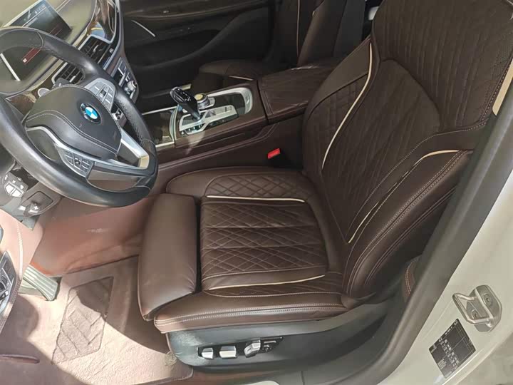 Фото 12 - BMW 7 Series