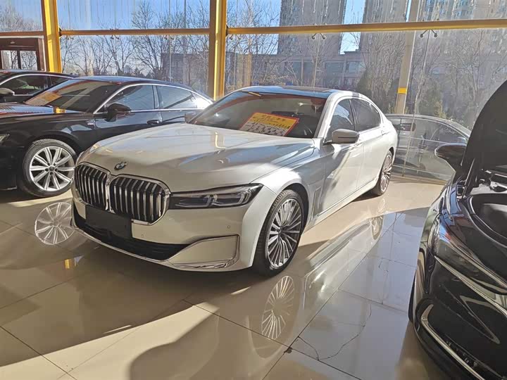 Фото 14 - BMW 7 Series