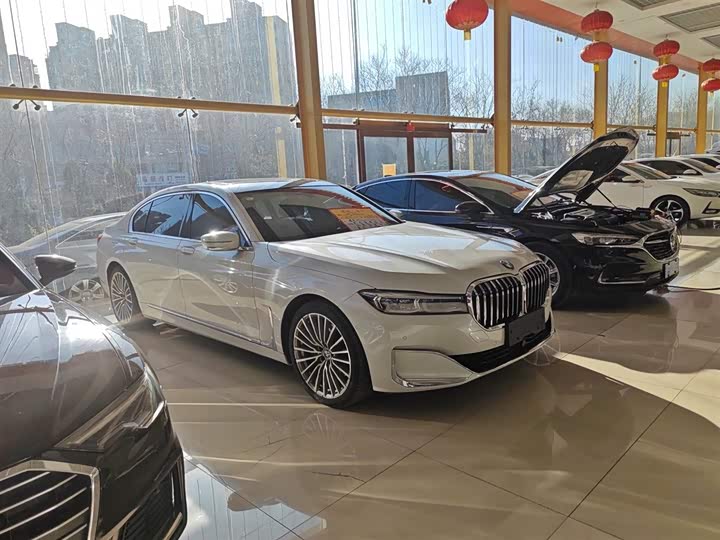 Фото 15 - BMW 7 Series