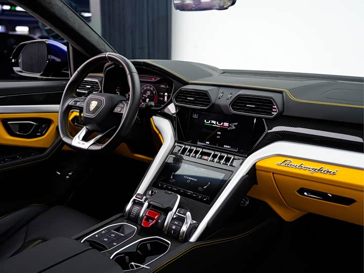 Фото 15 - Lamborghini Urus