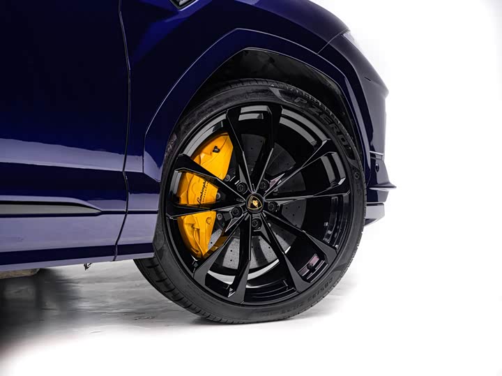 Фото 5 - Lamborghini Urus