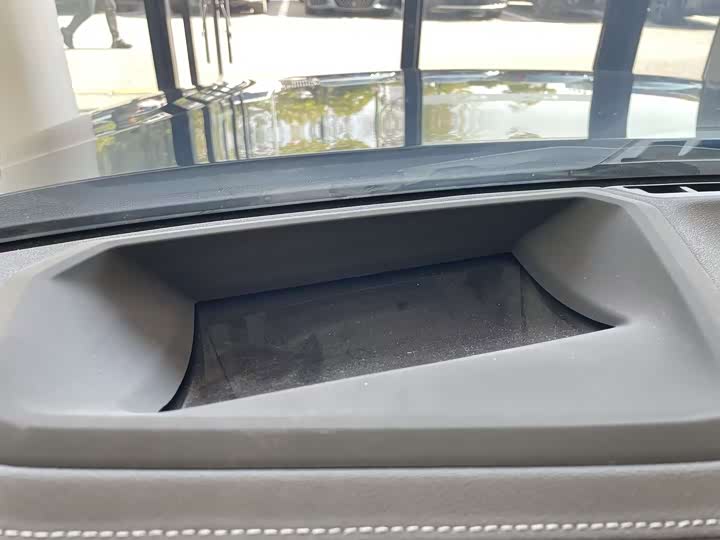 Фото 12 - BMW i4