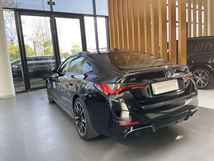 Фото 16 - BMW i4