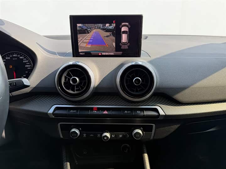 Фото 9 - Audi Q2L