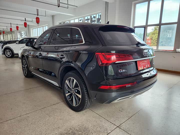 Фото 4 - Audi Q5L