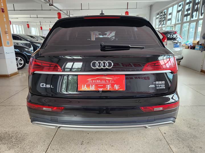 Фото 5 - Audi Q5L
