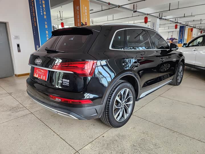 Фото 6 - Audi Q5L