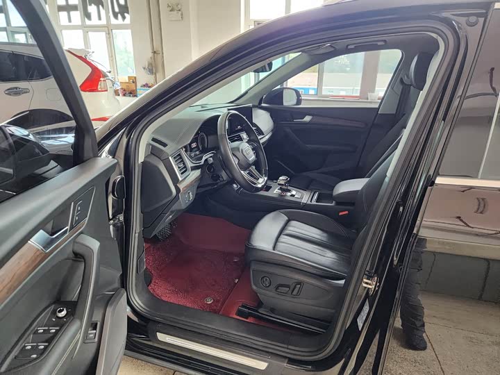 Фото 7 - Audi Q5L