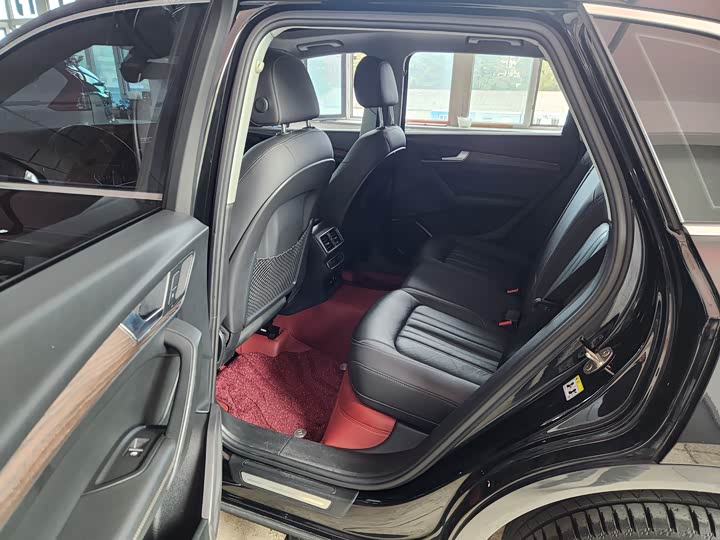 Фото 8 - Audi Q5L