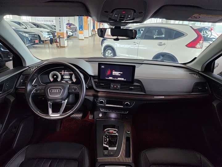 Фото 9 - Audi Q5L