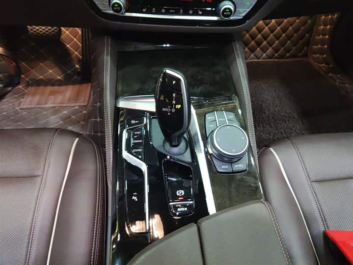 Фото 14 - BMW 5 Series