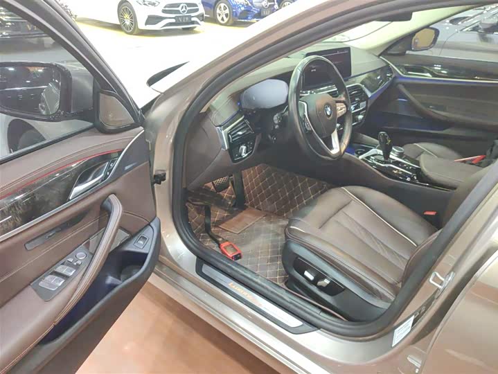 Фото 16 - BMW 5 Series