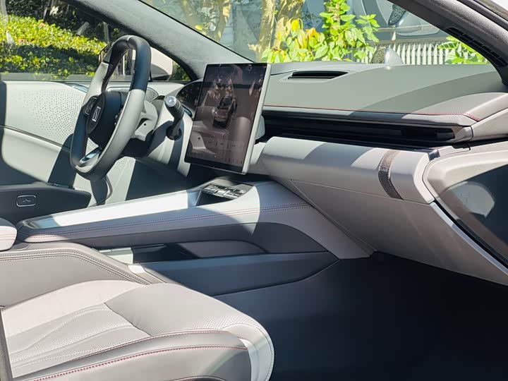 Фото 10 - Zeekr 007 GT