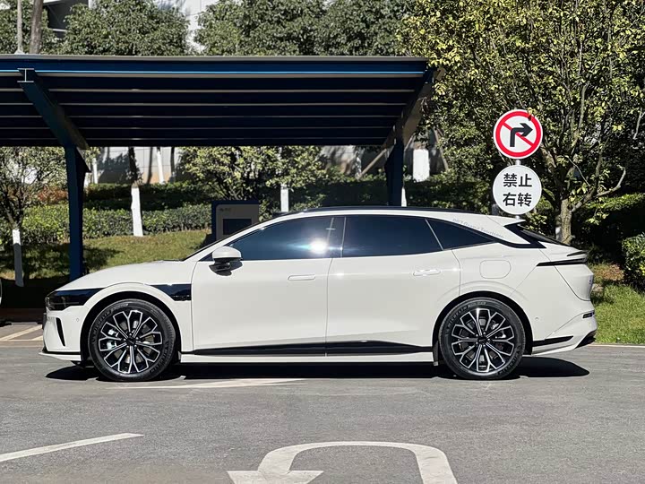 Фото 4 - Zeekr 007 GT