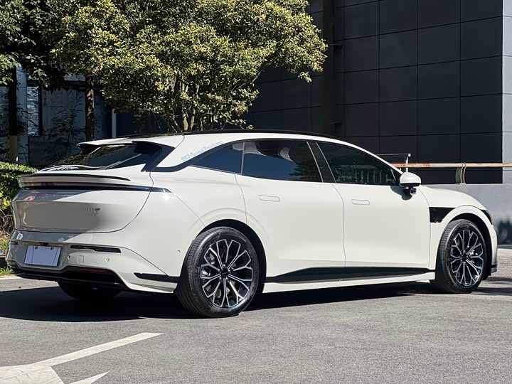 Фото 6 - Zeekr 007 GT