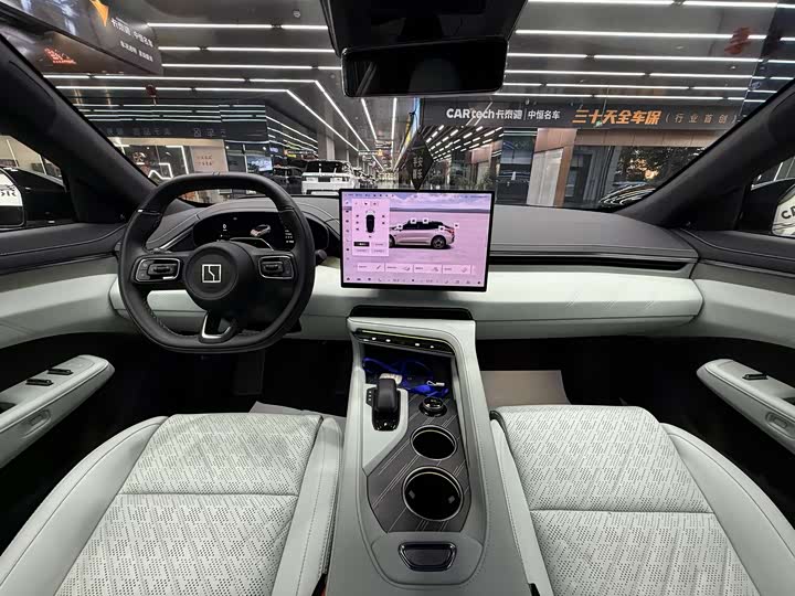 Фото 10 - Zeekr 001