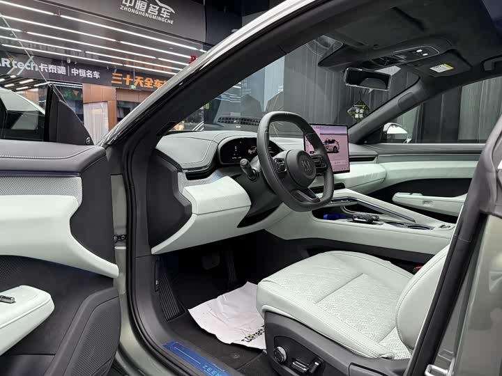 Фото 11 - Zeekr 001