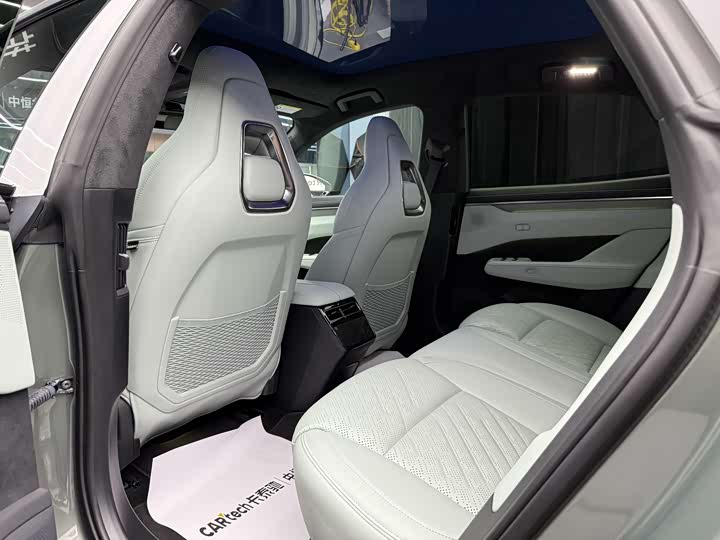 Фото 12 - Zeekr 001