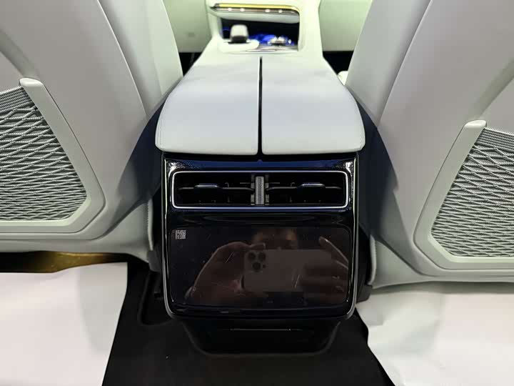 Фото 15 - Zeekr 001