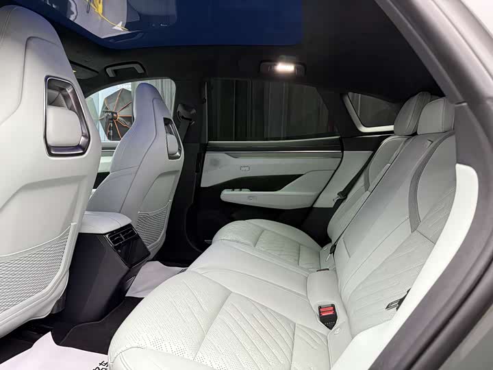 Фото 17 - Zeekr 001