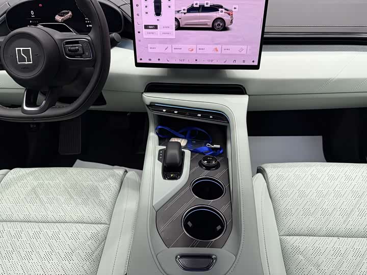 Фото 18 - Zeekr 001