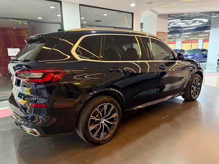 Фото 18 - BMW X5