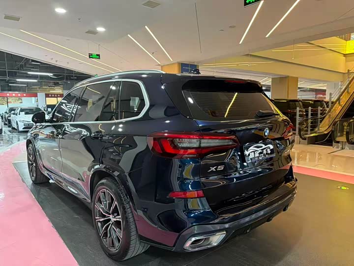 Фото 19 - BMW X5