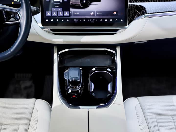 Фото 19 - Zeekr 009