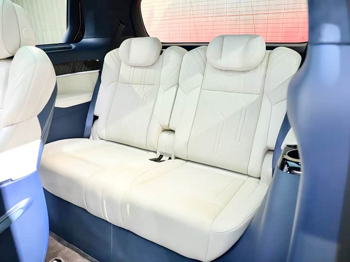 Фото 27 - Zeekr 009