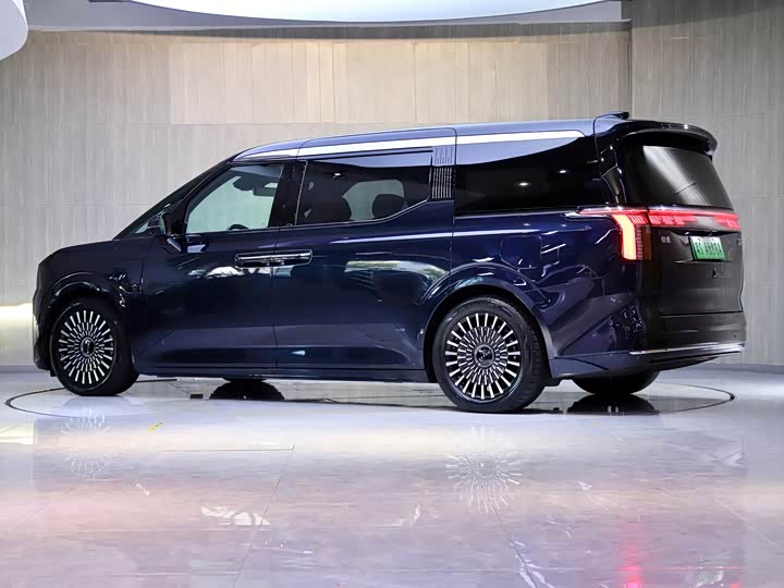 Фото 5 - Zeekr 009