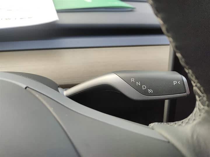 Фото 14 - Tesla Model Y