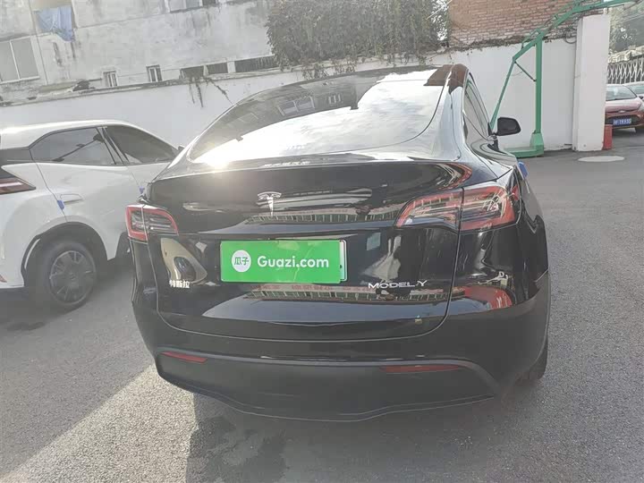 Фото 6 - Tesla Model Y