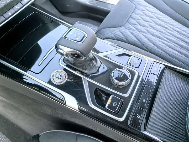 Фото 12 - Hongqi HS5