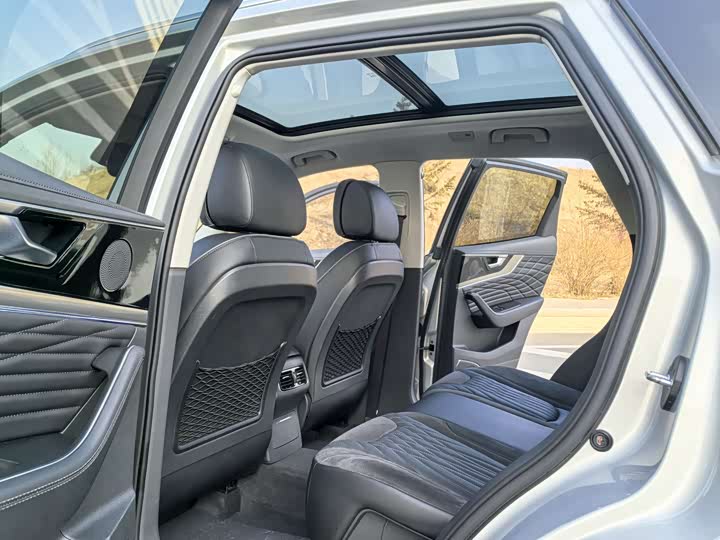 Фото 13 - Hongqi HS5