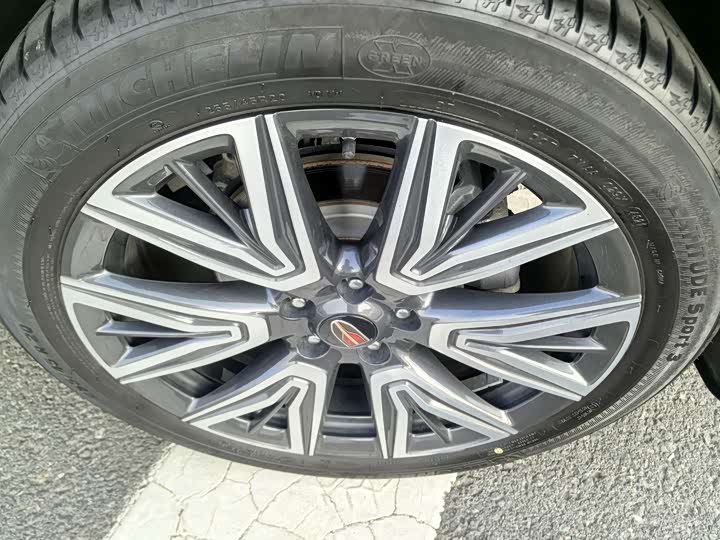 Фото 18 - Hongqi HS5