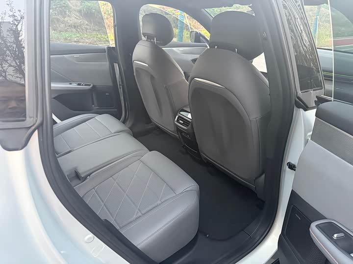 Фото 13 - Changan Deepal S05