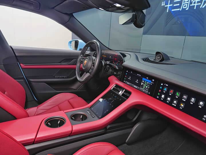 Фото 11 - Porsche Taycan