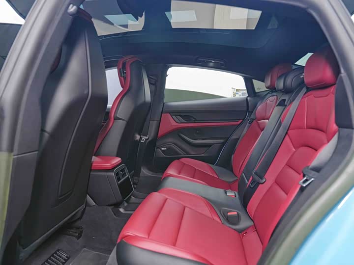 Фото 13 - Porsche Taycan