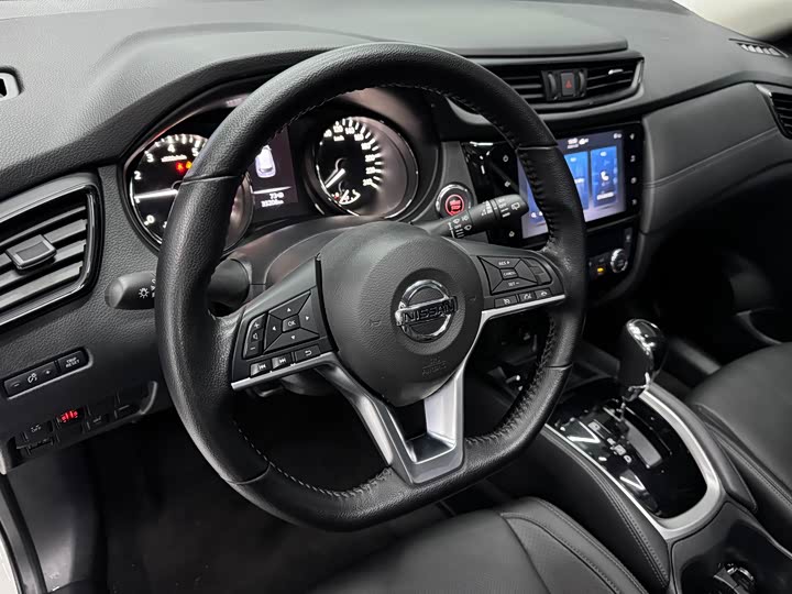 Фото 10 - Nissan X-Trail