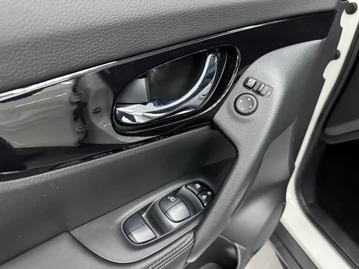 Фото 8 - Nissan X-Trail