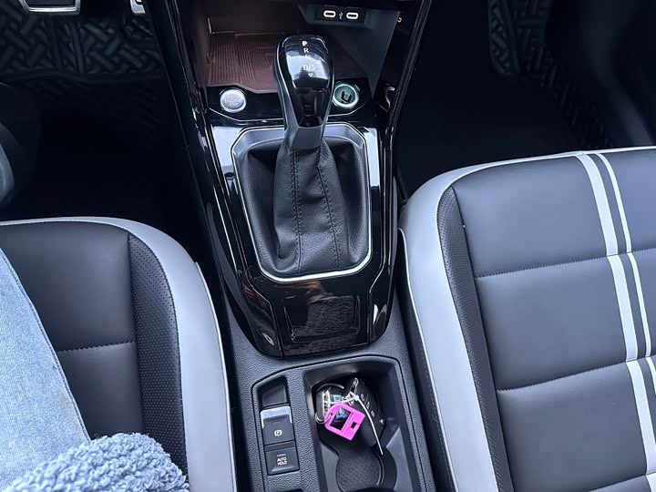 Фото 13 - Volkswagen T-Roc