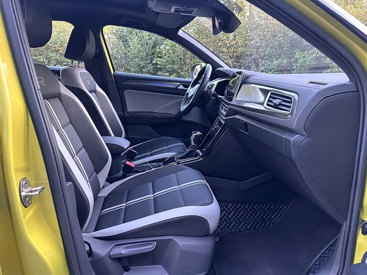 Фото 21 - Volkswagen T-Roc