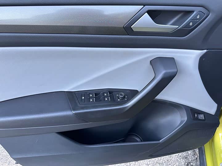 Фото 7 - Volkswagen T-Roc