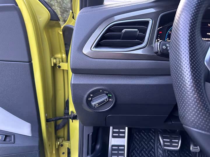 Фото 9 - Volkswagen T-Roc