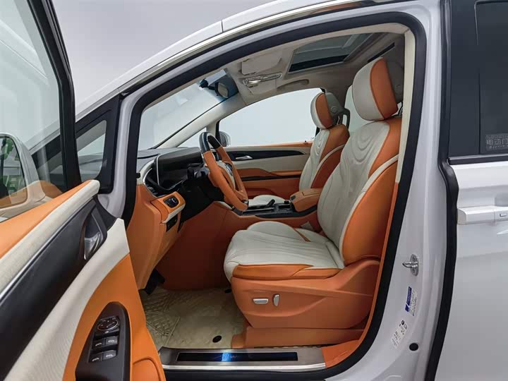 Фото 10 - Buick GL8 ES