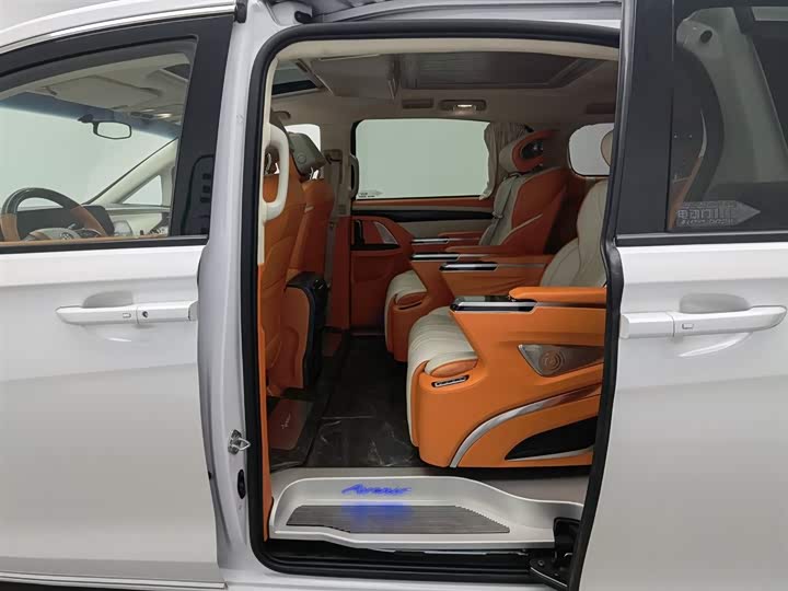 Фото 15 - Buick GL8 ES