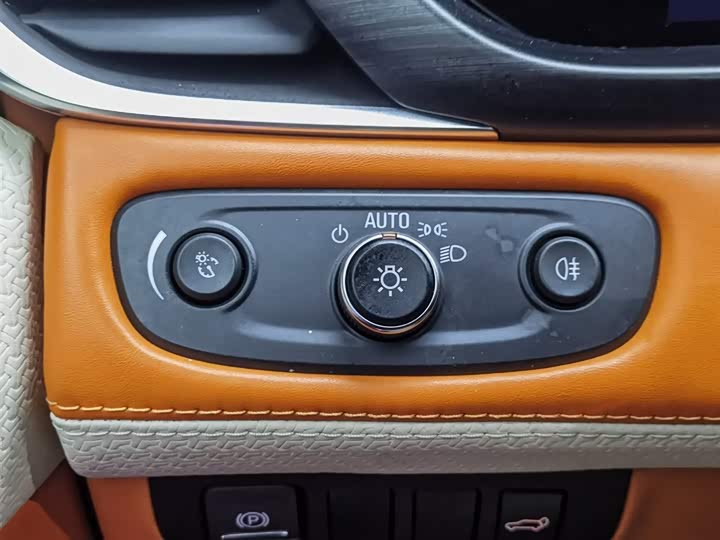 Фото 21 - Buick GL8 ES