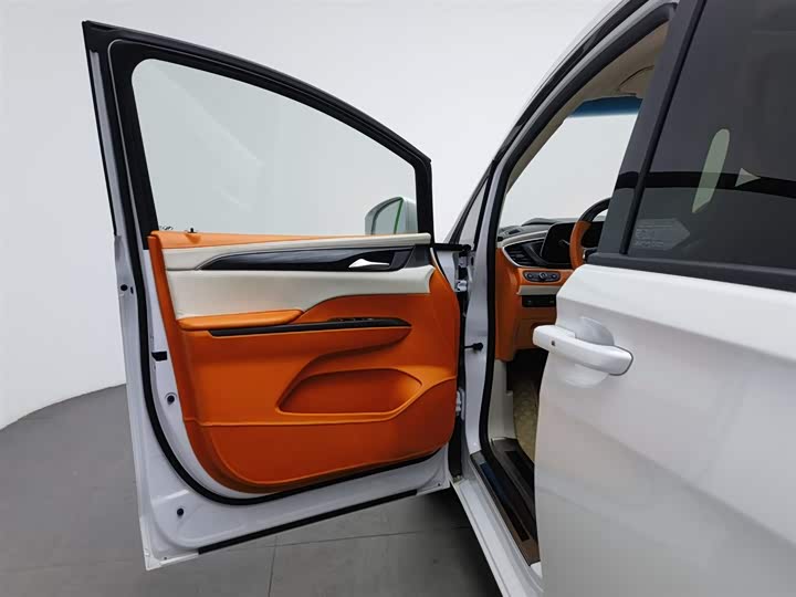 Фото 8 - Buick GL8 ES