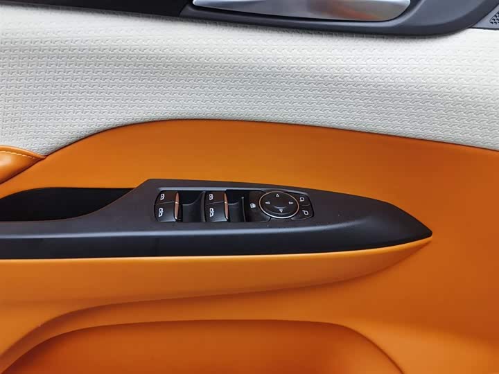 Фото 9 - Buick GL8 ES